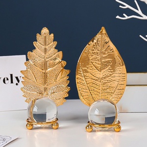 Accesorios de Mesa Nórdicos Modernos para Interiores, Adornos Metálicos con Hojas Doradas, Piezas Decorativas para el Hogar, Cristal de Lujo - Product Image 3