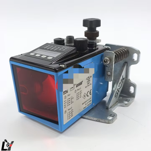 Dl100-12aa2112 1060047 Sensor + Soporte de Montaje Nuevo en Stock Automatización Industrial PLC Dedicado Programación C Entrega Rápida - Product Image 1