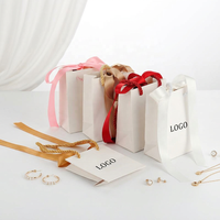 Sac d'emballage pour collier en papier couché, petites quantités disponibles, logo personnalisé, sac à bijoux blanc de luxe personnalisable