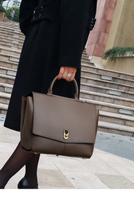 กระเป๋าสะพายไหล่สไตล์วินเทจเรียบง่ายสำหรับผู้หญิง ความจุขนาดใหญ่ ใช้งานได้หลากหลาย เหมาะสำหรับธุรกิจ กำลังเป็นที่นิยม กระเป๋าถือหนังแท้คุณภาพสูงสำหรับผู้หญิง - Product Image 3