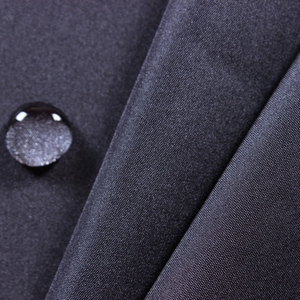 Tessuto Pongee in Poliestere 75D 240T Nero a Basso Prezzo, Disponibile, Impermeabile, Ideale per Impermeabili, Fodere per Indumenti e Giacche - Product Image 1