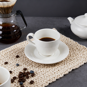 Set Moderno di Tazza e <span class=keywords><strong>Piattino</strong></span> in Porcellana Bianca JQY, Stile Casual Europeo, Tazza da Tè e Caffè in Ceramica <span class=keywords><strong>con</strong></span> <span class=keywords><strong>Piattino</strong></span> per Hotel - Product Image 2