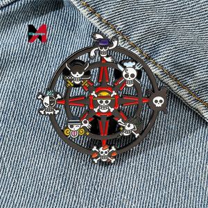 Badge en métal One Piece d'anime japonais, broche en alliage de crâne, décoration de sac - Product Image 1