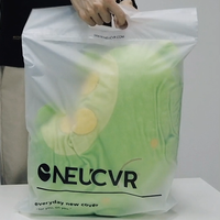 Sacs d'emballage biodégradables en plastique avec poignée découpée à recycler pour shopping avec logos pour l'emballage