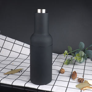 ESP-15 Macinino Elettrico a Gravità per Sale e Pepe a Forma di Bottiglia di Birra Colorata da 300g - Product Image 2