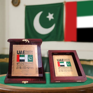 कारखाने की कीमत राष्ट्रीय दिवस ट्रॉफी कस्टम संस्थापक वर्षगांठ मिश्र धातु पुरस्कार मूर्तियां <span class=keywords><strong>1971</strong></span> फाल्कन कंट्री मैप डेस्क आभूषण - Product Image 6