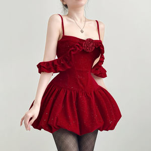 Elegante y Chic Vestido Camisero sin Mangas con Hombros Descubiertos, Estampado Floral Digital y Volantes Naturales - Product Image 3