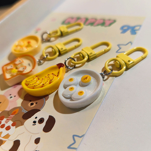 Pendentif assiette de petit-déjeuner en résine QYS, jouet alimentaire réaliste et amusant, porte-clés léger peint à la main, accessoire de sac à dos pour fille - Product Image 3