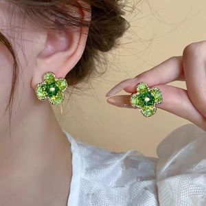 Pendientes de nuevo estilo 2026 para venta al por mayor, versión coreana, pendientes de flores verdes para niñas - Product Image 1