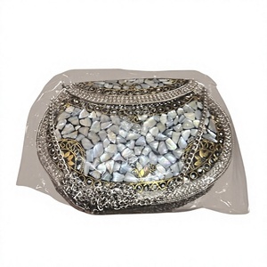 Pochette Glamour en Nacre avec Chaîne Amovible et Mosaïque Artisanale de Coquillages - Product Image 1
