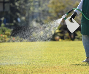 Boquilla de Pulverización Multiusos de Plástico PP para Manguera de Jardín, para Fertilizantes, Pesticidas y Soluciones de Limpieza - Product Image 1