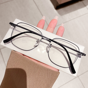 Kính mắt thời trang gọng titan siêu nhẹ, chống ánh sáng xanh, dành cho cận thị, dùng được cho cả nam và nữ - Product Image 4