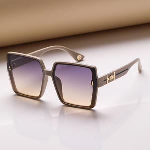 Gafas de sol polarizadas TAC con montura cuadrada de estilo europeo para mujer, UV400, antirreflejos, montura de plástico y metal, lentes negras - Product Image 1