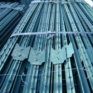 <span class=keywords><strong>T</strong></span> tiang pagar dengan penyangga pisau kawat berduri simpul bidang pagar pertanian pemasangan besi kuat USA CA pemasangan cepat - Product Image 4