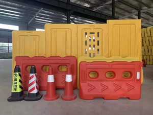 Barrière de sécurité en plastique de route mobile de chaussée barrière remplie d'eau diviser le trafic barrages routiers remplis d'eau pour la sécurité routière de la circulation - Product Image 2