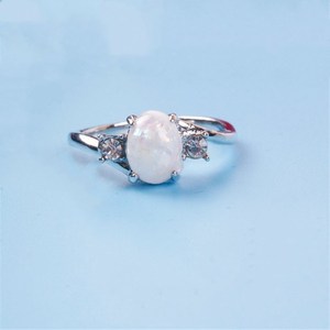Anello di Coppia con Pietra Opale Colorata per Donne, Elegante Gioiello da Dito alla Moda per Feste, Uso Quotidiano e Regalo - Product Image 1