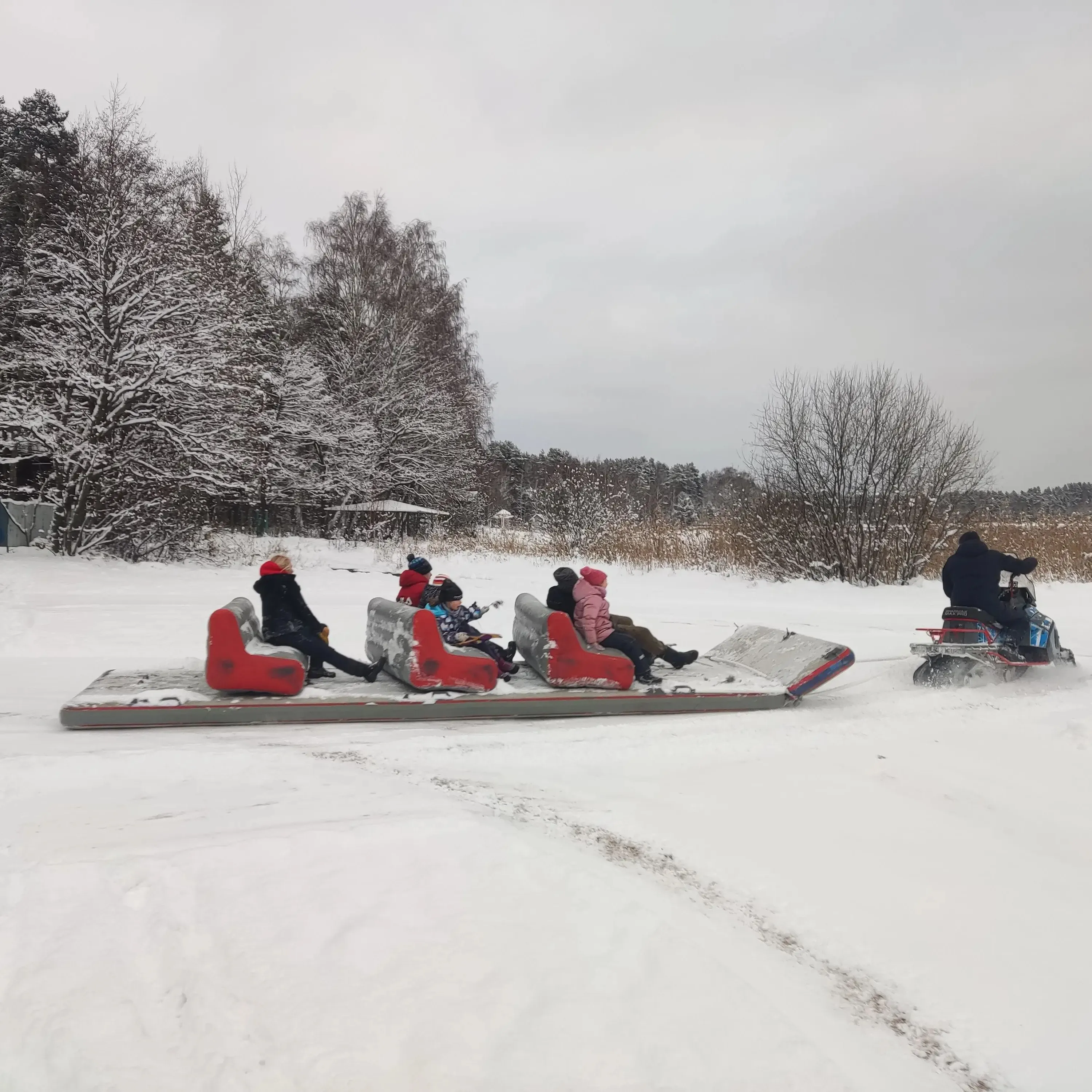 Outdoor Water Float Island Raft Snow Sled with Sofa Inflatable Floating Sofa for Relaxing on The Water