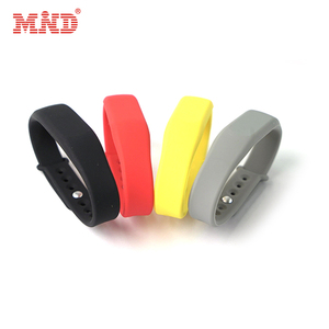 Không thấm nướ<span class=keywords><strong>c</strong></span> <span class=keywords><strong>c</strong></span>ó thể điều chỉnh Mifare siêu nhẹ <span class=keywords><strong>C</strong></span> 13.56MHz Dual Band chip Silicone dây đeo <span class=keywords><strong>c</strong></span>ổ tay cho <span class=keywords><strong>c</strong></span>ông viên nướ<span class=keywords><strong>c</strong></span> - Product Image 5