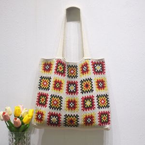 Sac à provisions carré en <span class=keywords><strong>crochet</strong></span> de grand-mère colorée de style bohème personnalisée en usine sac à bandoulière de plage en fleur tricoté à la main pour l'été - Product Image 3