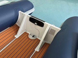Bote Inflable Rígido REACHSEA UT360 Achilles Hypalon Gris Claro y Azul con Casco de Aluminio y Escalón en el Proa - Product Image 6