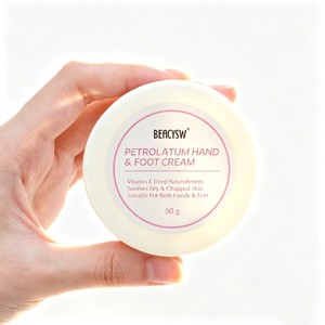 Crème pour les mains et les pieds à la vitamine E et au pétrolatum, fabriquée sur mesure en usine : hydratation intense, réparation des peaux sèches et gercées, antioxydante - Product Image 1