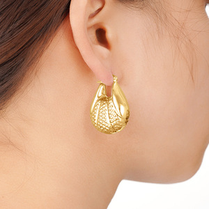 Orecchini a polsino a conchiglia da donna, eleganti gioielli alla moda per vacanze al mare - Product Image 4