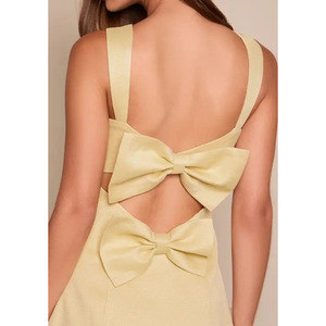 Robe mini moulante jaune à col carré et fines bretelles, en satin tissé, sans manches, couleur unie, décontractée pour l'été - Product Image 4