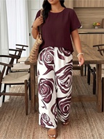 Ensemble décontracté 2 pièces pour femme : haut à col rond et manches courtes de couleur unie avec pantalon large imprimé roses, coupe ample et confortable