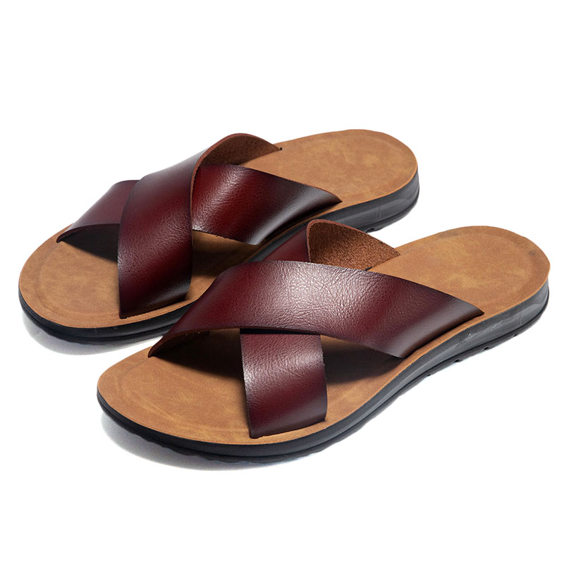 Men's slippers, antiskid soles, fashionable and personalized men's beach shoes in summer 2020