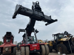 Apilador de Contenedores Kalmar DRT450 de Segunda Mano, Manipulador de Contenedores de 45T para Patio Logístico - Product Image 3
