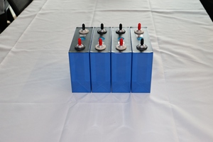 แบตเตอรี่ LiFePO4 เกรด A คุณภาพสูง 3.2V 100Ah รุ่น MB31 8000 รอบการใช้งานแบบ Deep Cycle สำหรับระบบกักเก็บพลังงานภายในบ้านและระบบพลังงานแสงอาทิตย์ - Product Image 2