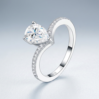 Prix d'usine Nouveau design Vente en gros Bague de mariage en moissanite taille poire couleur D VVS1 pour femme en argent sterling 925