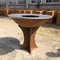 Barbecue et foyer extérieur modernes en acier Corten thermolaqué, personnalisés et professionnels