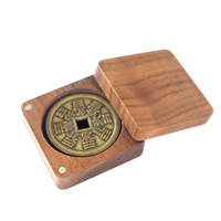 Boîte en bois de noyer poli faite à la main avec logo personnalisé pour la décoration de la maison, rangement portable pour pièces de monnaie avec design commémoratif - Cadeau d'entreprise