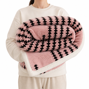 Manta de Sherpa de doble cara con estampado de árboles rosas, cálida para dormitorio, envío rápido desde Polonia, stock UE - Product Image 1