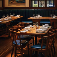 Meubles de restaurant modernes de haute qualité Chaises et tables en cuir en bois et métal durables pour les cafés et les hôtels en plein air