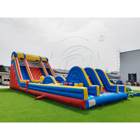 Château gonflable géant commercial avec double toboggan et parcours d'obstacles pour enfants et adultes, avec souffleur d'air