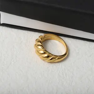 Ingrosso nuovo stile retrò creativo semplice gioielli anelli acciaio al titanio torsione Unisex anello personalizzato