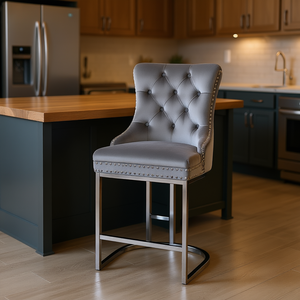 Tabouret de bar moderne style ferme en velours gris, hauteur de comptoir 26 pouces, dossier boutonné, base chromée, chaise d'îlot de cuisine - Product Image 2