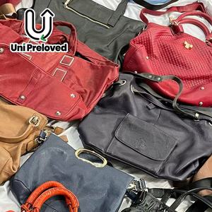 Sacs à main <span class=keywords><strong>d</strong></span>'occasion A14 en balles, vente en gros de sacs pour femmes de seconde main, <span class=keywords><strong>prix</strong></span> direct usine, sacs en cuir pour femmes pré-aimés - Product Image 5