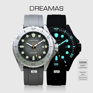 Montre de plongée en titane pour homme, résistance à l'eau 500M, luminescence bleue suisse BGW9, cadran en fibre de carbone, bracelet en fluororubber - Product Image 1