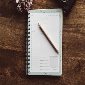 Carnet <span class=keywords><strong>de</strong></span> planification quotidienne A5 non daté à spirale – Fournitures scolaires et <span class=keywords><strong>de</strong></span> bureau – Organise les tâches – Améliore la productivité au travail – <span class=keywords><strong>Liste</strong></span> <span class=keywords><strong>de</strong></span> tâches - Product Image 6