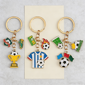 Porte-clés mousqueton métallique personnalisé OEM ODM en gros Coupe du Monde de football 2026 États-Unis Canada Mexique Cadeau léger pour supporters 48 - Product Image 3