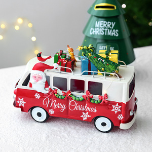 Accessoires de décoration commerciale festifs : Boîtes aux lettres de Noël en fer forgé, traîneaux et ornements bonhomme de neige pour l'aménagement de la réception d'hôtel - Product Image 3