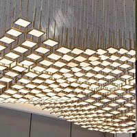 Lustre LED modulaire personnalisé non standard en forme de ligne de pêche, avec courbes ondulées et cubes assemblés, pour plafond suspendu en fer