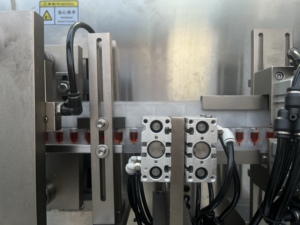 ZhejiangTuoYu Nouvelle machine de remplissage d'huile automobile <span class=keywords><strong>à</strong></span> haute efficacité pour la vente directe aux fabricants - Product Image 4