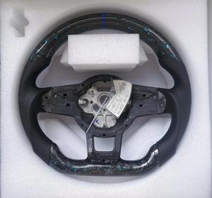 Volant en fibre de carbone au <span class=keywords><strong>prix</strong></span> d'usine pour Volkswagen <span class=keywords><strong>Golf</strong></span> 7 75 GTI GTD <span class=keywords><strong>GTE</strong></span> R Polo GTI Tiguan Passat - Product Image 1