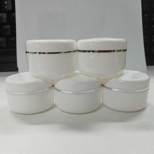 Pot en plastique pour crème cosmétique de haute qualité, impression de logo luxueuse, 50g 100g 250g, bord doré, blanc, en plastique PP - Product Image 6