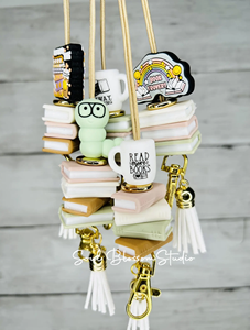 Porte-clés papillon fait main personnalisable, pendentif mignon en silicone et acrylique, accessoire de sac perlé fait main - Product Image 2