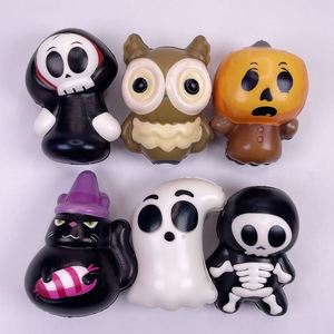 ของเล่นบีบซานต้าหลากสีสัน PU รุ่นใหม่ปี 2024 ของเล่นบีบฟองน้ำรูปตุ๊กตาหิมะ บรรเทาความเครียด ของเล่นยางสำหรับเด็ก - Product Image 2